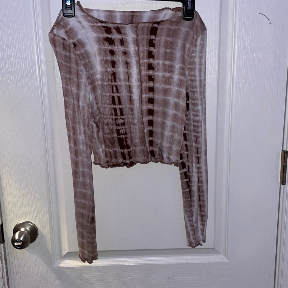 Brown and white tie-dye lettuce cut long sleeve crop top